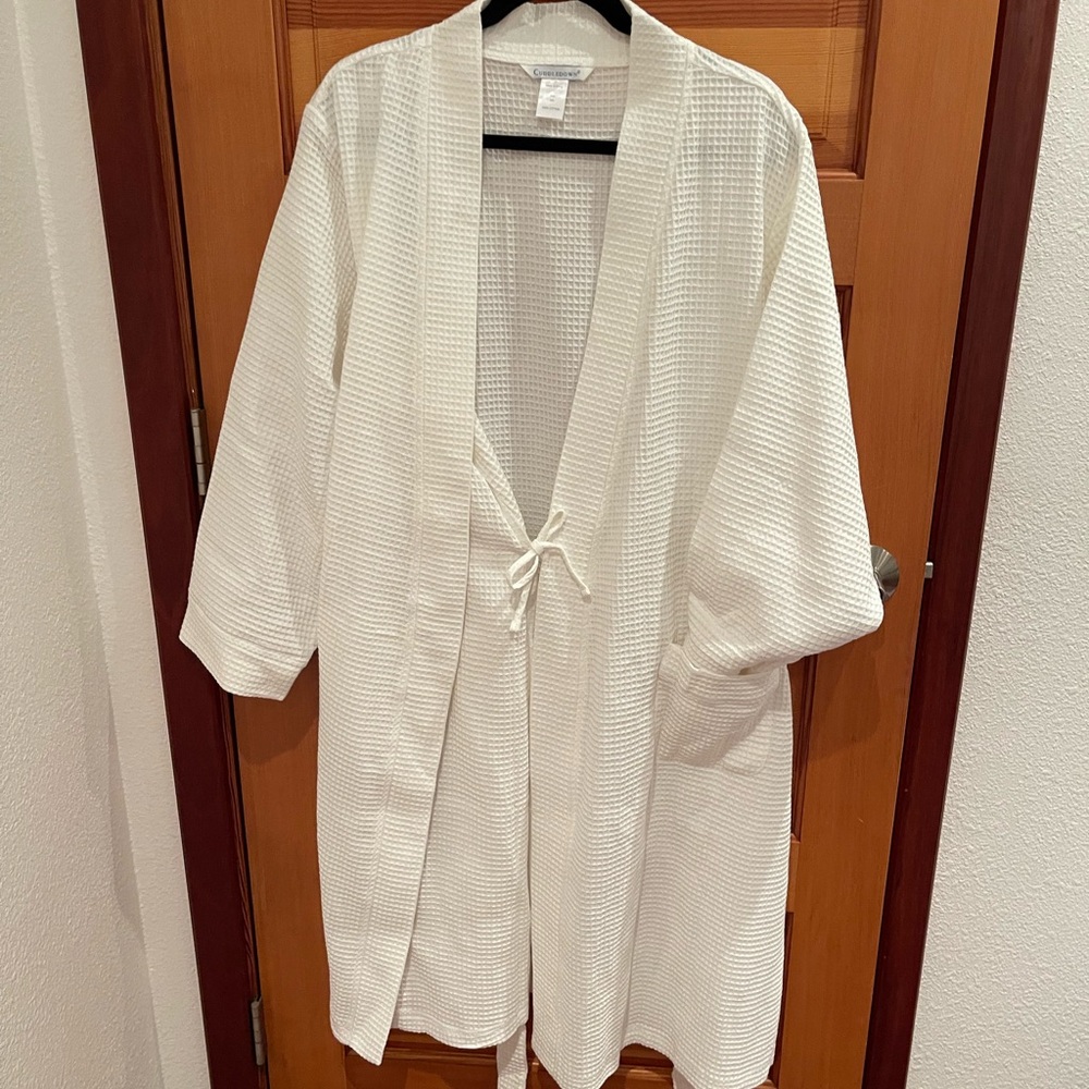 CLOSET CLOSEOUT SALE - Cuddledown NWOT Brand Waffle Knit Robe Ivory NWOT